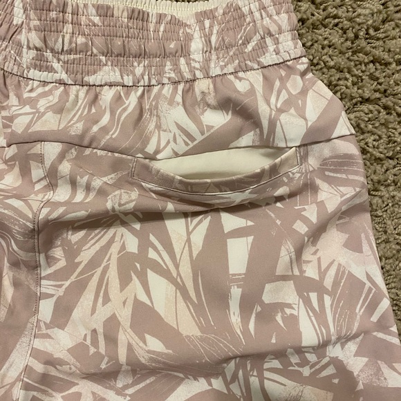 Lululemon Spring Break Away Short - Picture 9 of 9